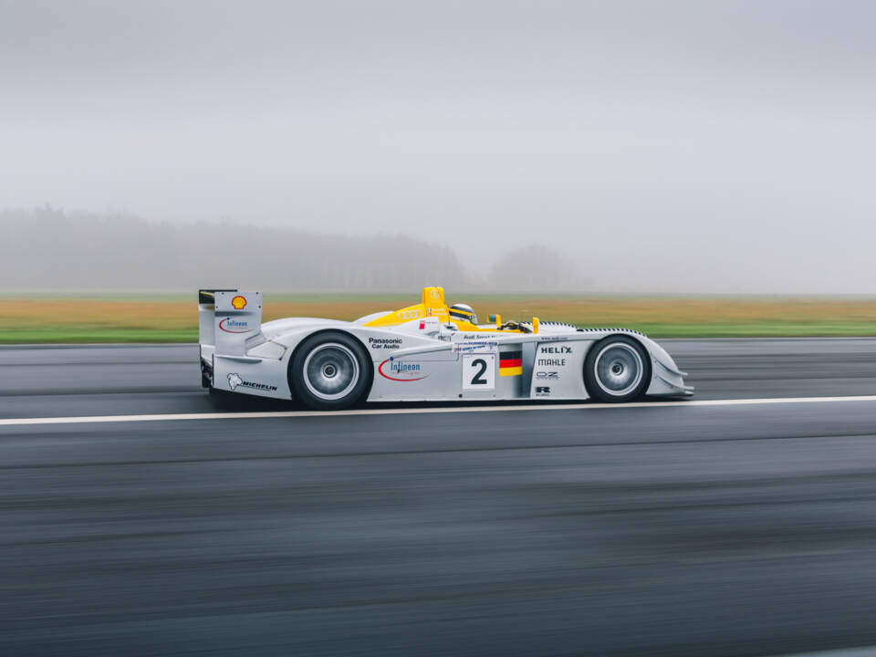 Image 5/22 of Audi R8 LMP900 (2001)