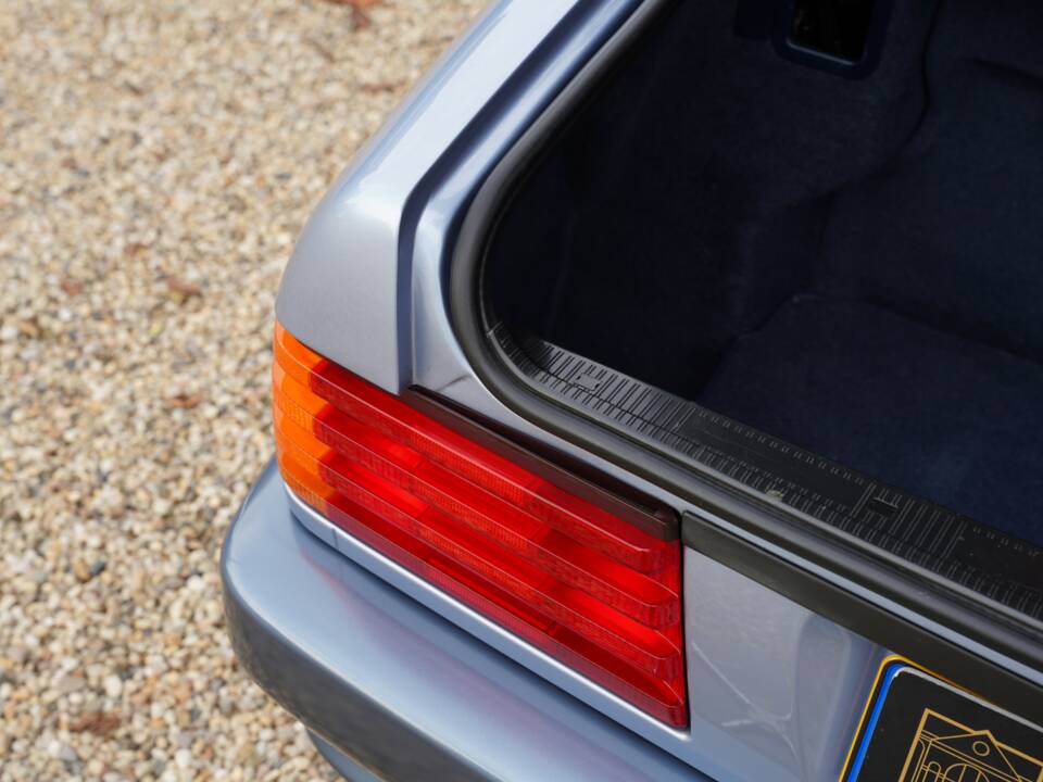Image 14/50 de Mercedes-Benz 300 SL (1991)