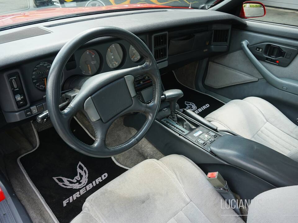 Bild 44/66 von Pontiac Firebird TransAm (1989)