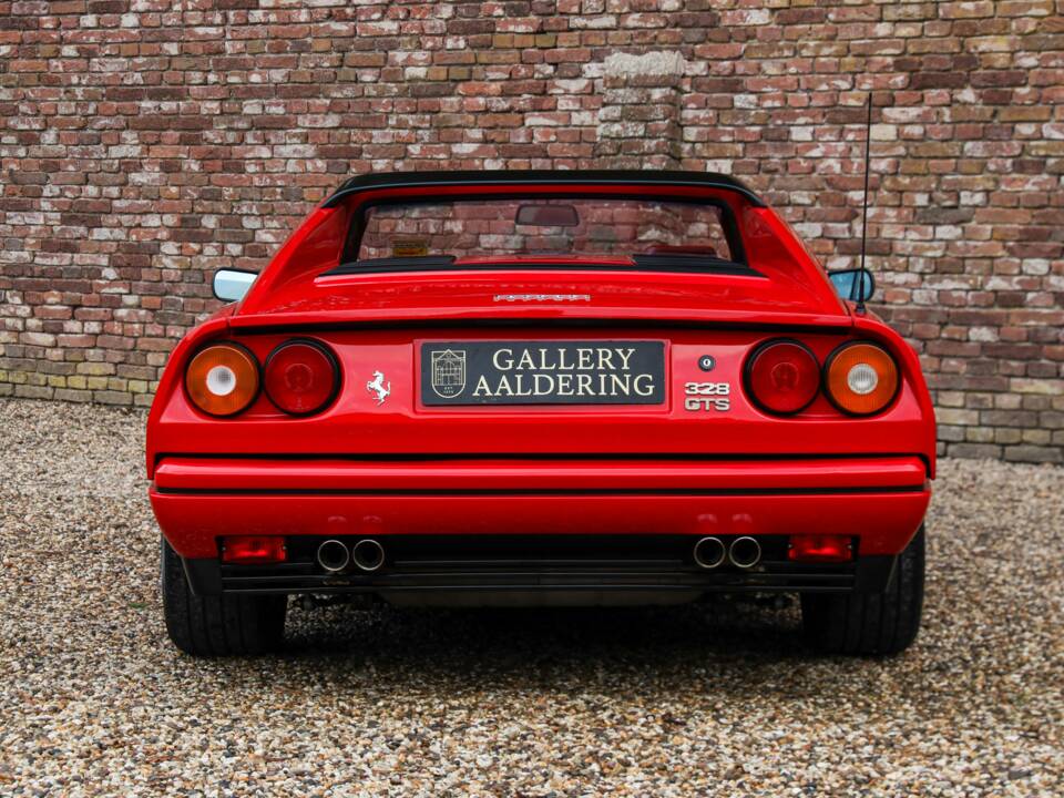 Immagine 6/50 di Ferrari 328 GTS (1986)