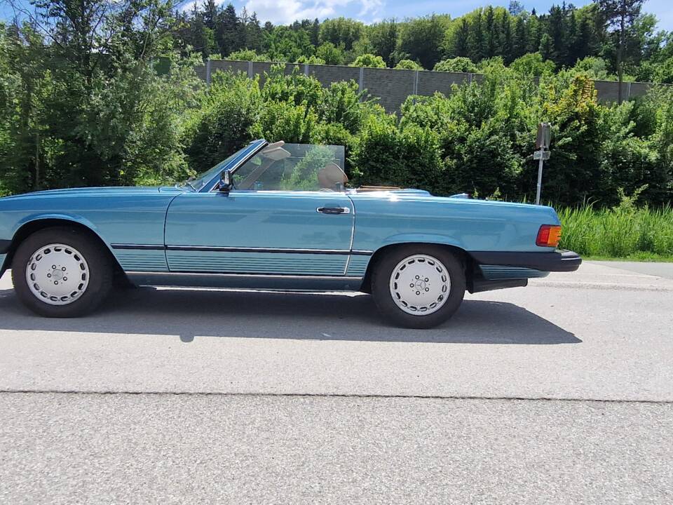 Image 66/82 of Mercedes-Benz 560 SL (1986)