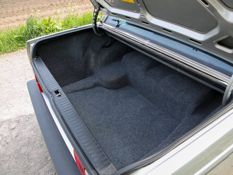 Bild 7/16 von Volvo 760 GLE (1986)