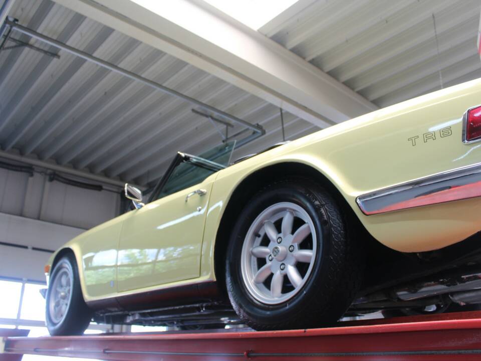 Image 17/50 of Triumph TR 6 (1971)