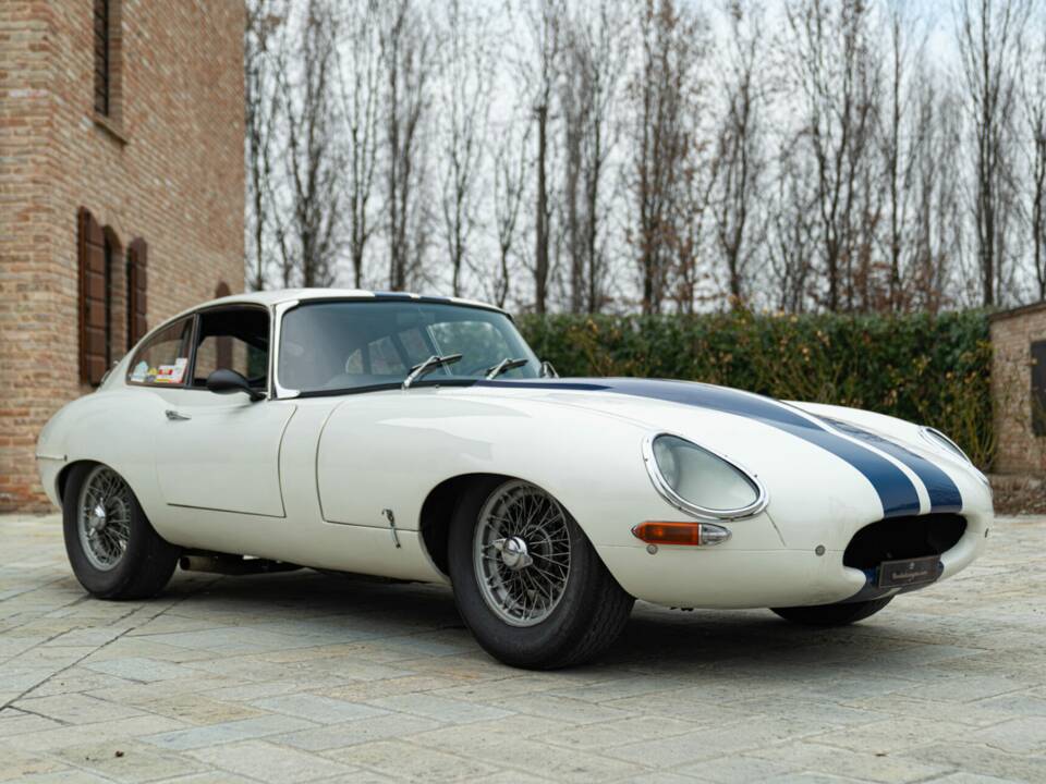 Imagen 2/50 de Jaguar E-Type 3.8 (1964)
