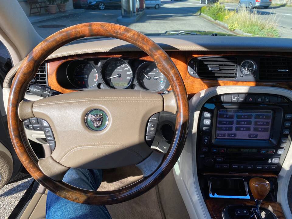 Bild 13/17 von Jaguar XJR Super V8 (2003)