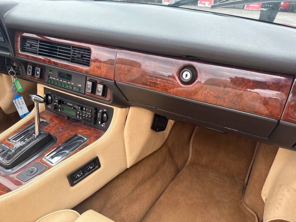 Image 12/64 of Jaguar XJ-S Convertible (1989)
