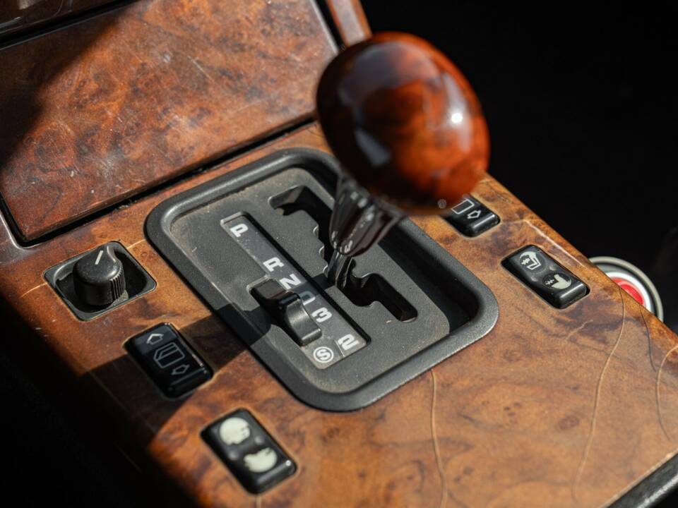 Image 41/50 of Mercedes-Benz 300 SL (1990)