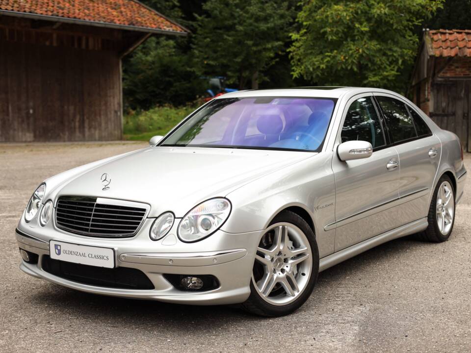 Image 8/72 of Mercedes-Benz E 55 AMG (2002)