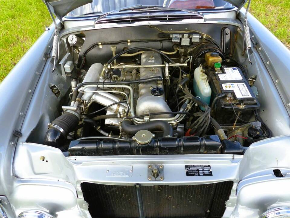 Mercedes-Benz 250 SE Cabriolet (W 111) silber 1966