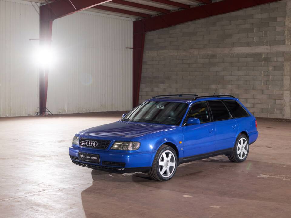 Image 1/113 of Audi S6 Plus Avant (1996)