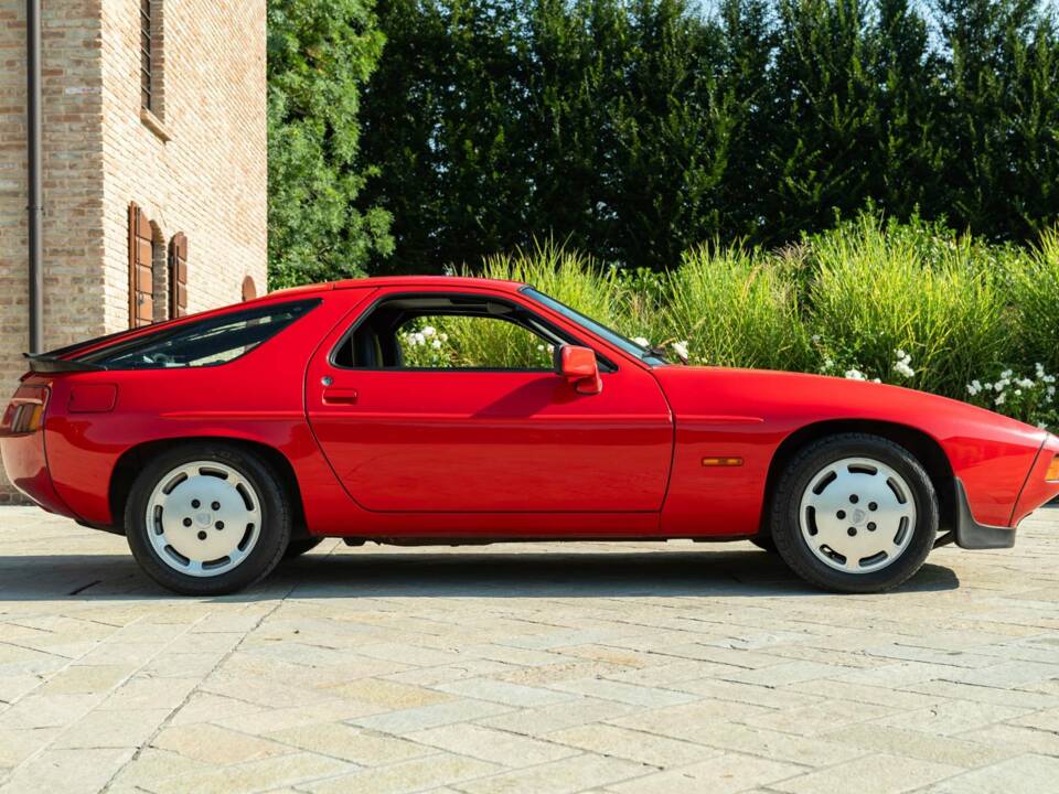 Image 6/50 de Porsche 928 S (1984)