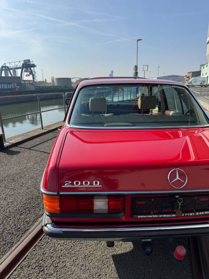 Afbeelding 60/65 van Mercedes-Benz 200 D (1982)