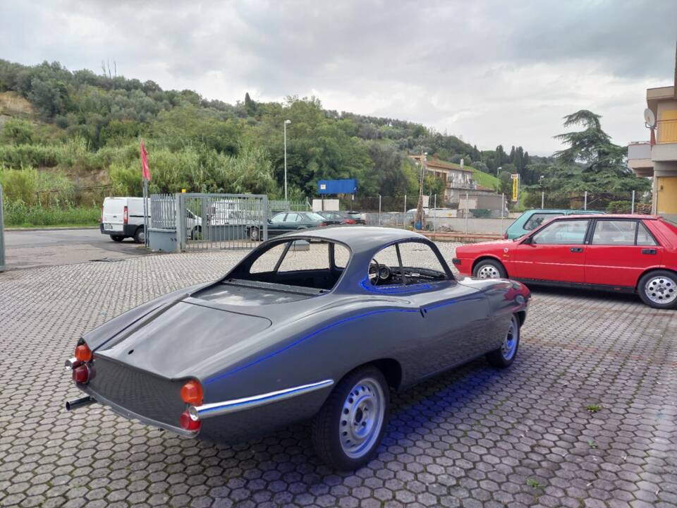 Image 3/17 of Alfa Romeo Giulia Sprint Speciale (1965)