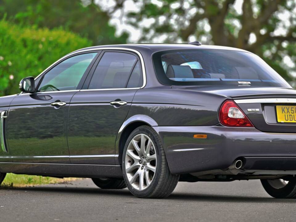 Image 15/50 de Jaguar XJ 8 4.2 (2009)