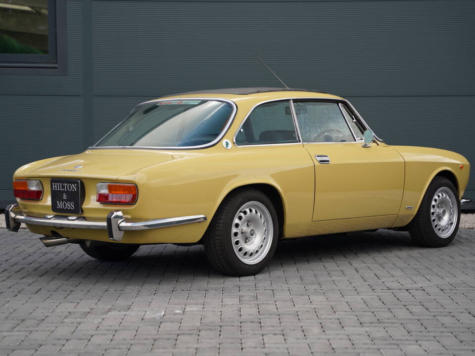 Bild 5/50 von Alfa Romeo 2000 GT Veloce (1975)