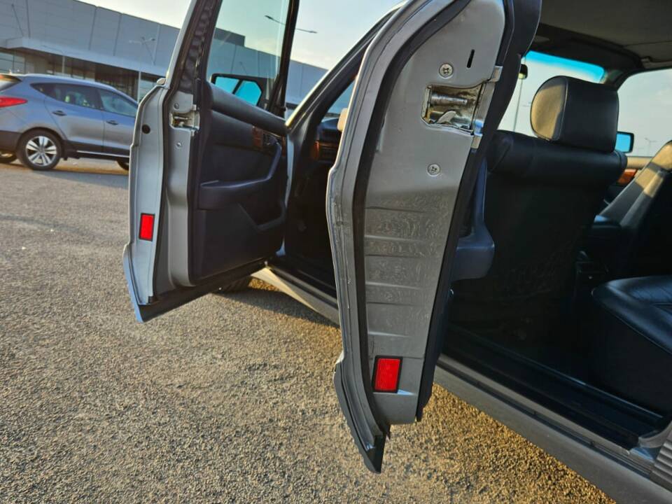 Image 19/100 of Mercedes-Benz 500 SEL (1983)