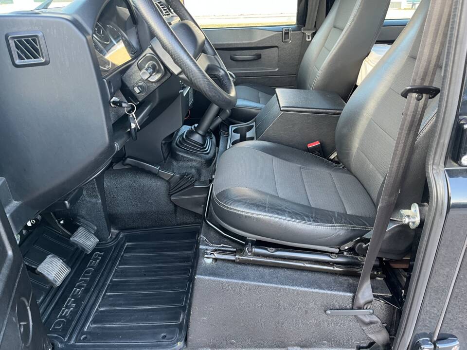 Image 72/93 of Land Rover Defender 110 (2014)