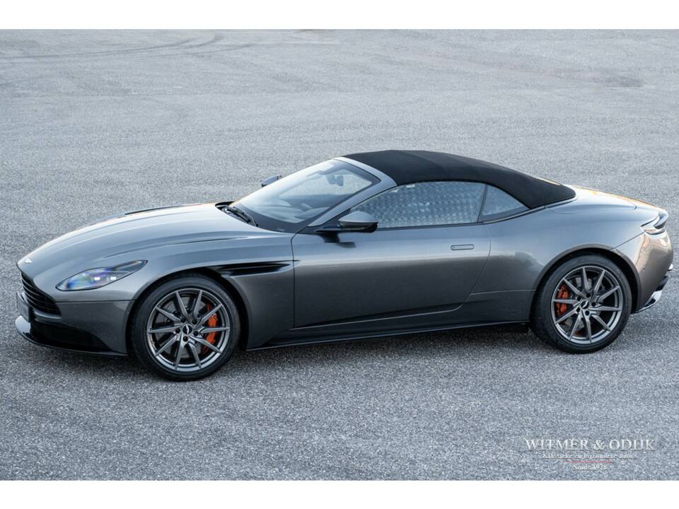 Image 16/41 de Aston Martin DB 11 Volante (2018)