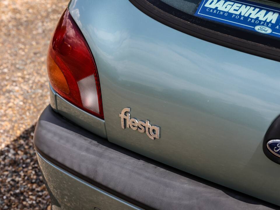 Image 7/27 of Ford Fiesta 1.25i (2000)