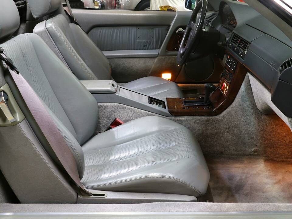 Image 22/27 of Mercedes-Benz SL 500 (1993)