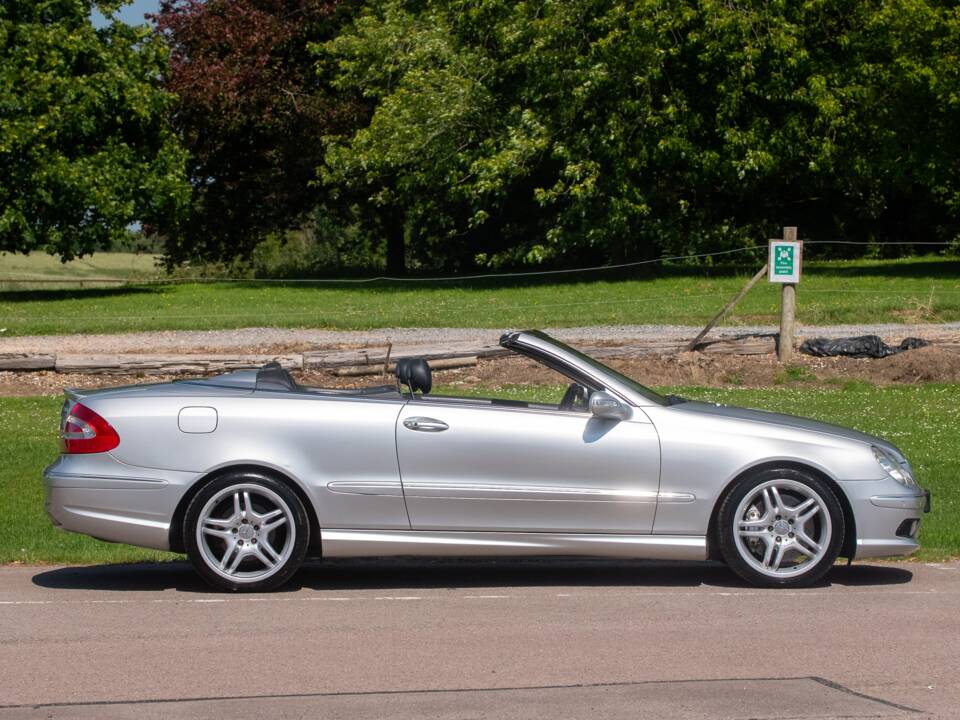 Image 8/50 of Mercedes-Benz CLK 55 AMG (2003)