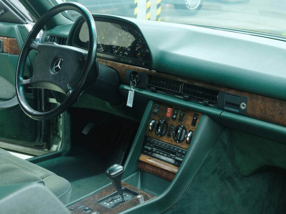 Bild 32/50 von Mercedes-Benz 500 SEC (1988)