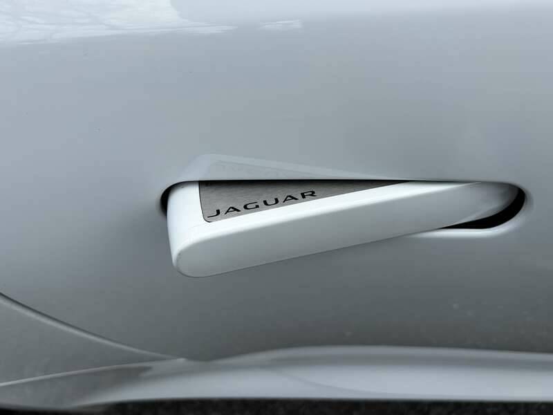 Image 37/50 of Jaguar F-Type (2014)