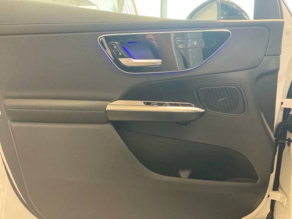 Image 10/10 of Mercedes-Benz GLC 300 4MATIC (2023)