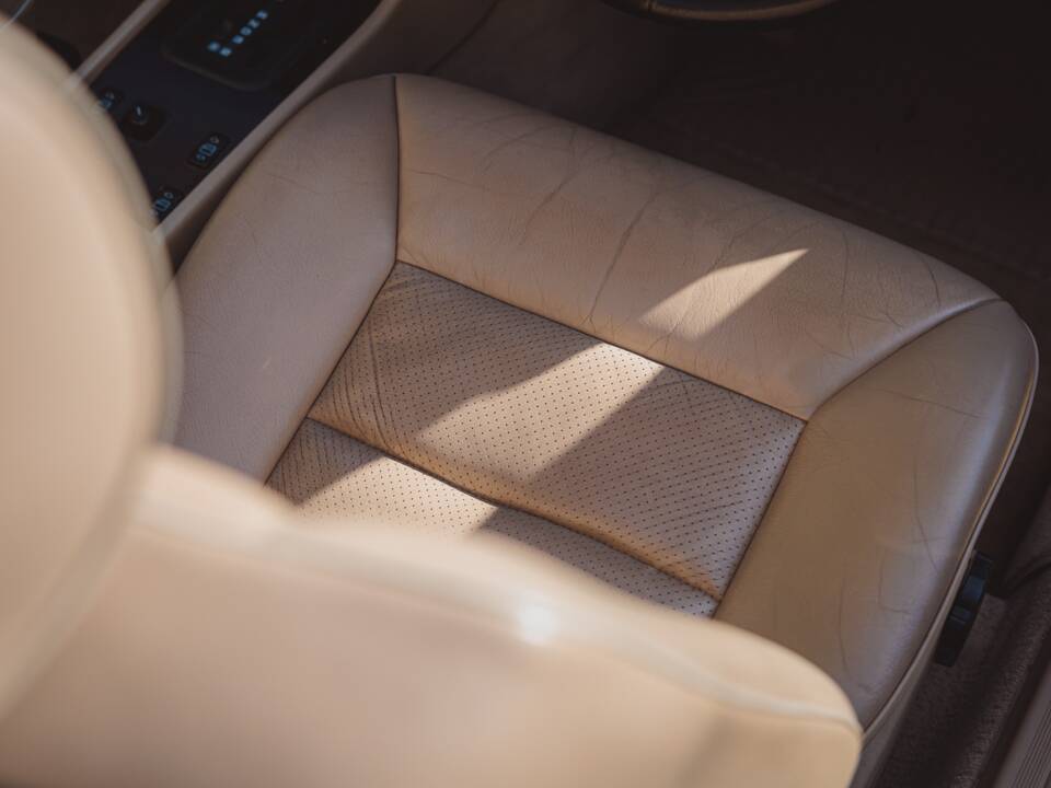 Imagen 23/41 de Mercedes-Benz E 220 (1995)