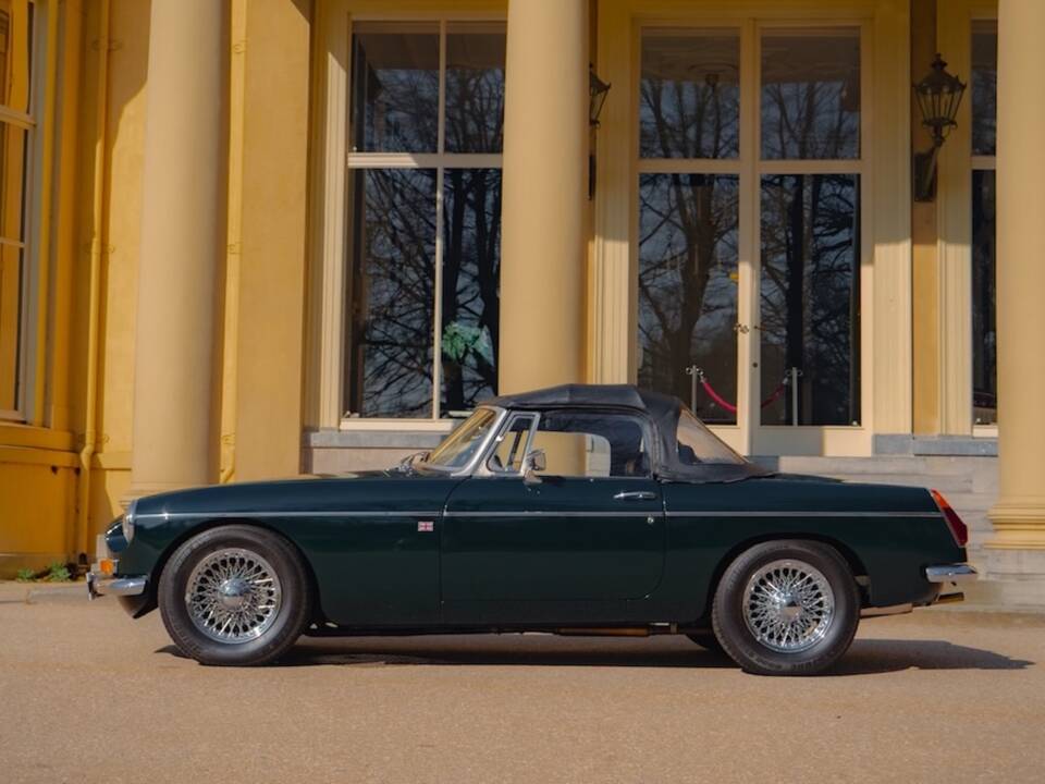 Bild 46/50 von MG MGB GT (1974)