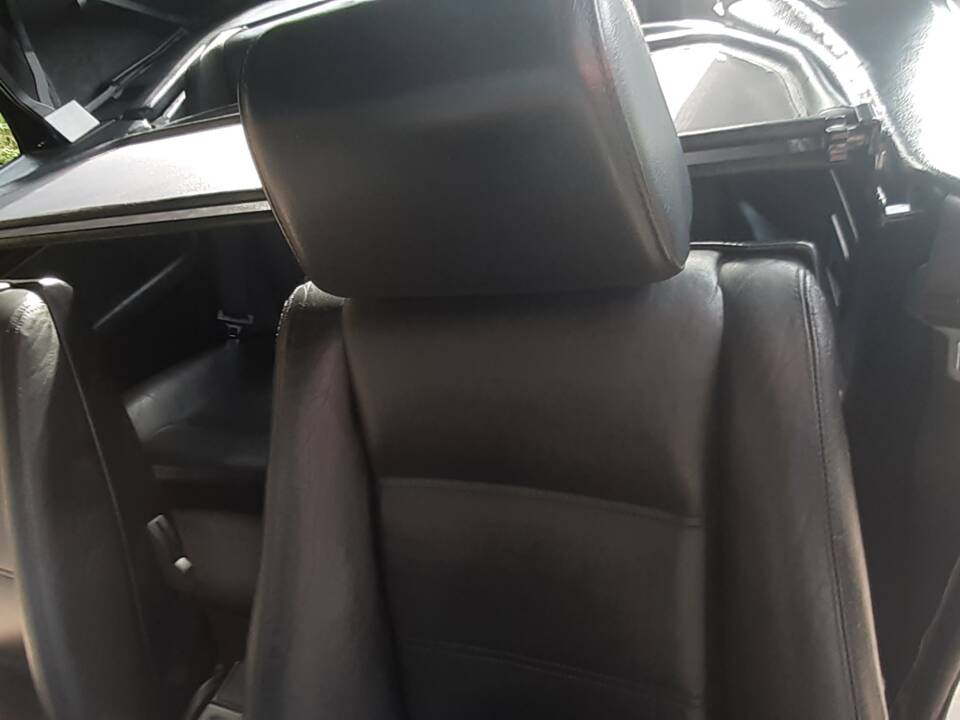 Image 14/55 of BMW 320i (1991)