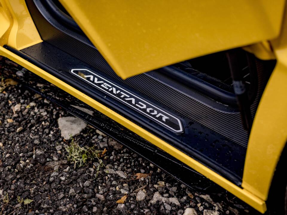 Image 10/21 of Lamborghini Aventador LP 750-4 SV (2016)