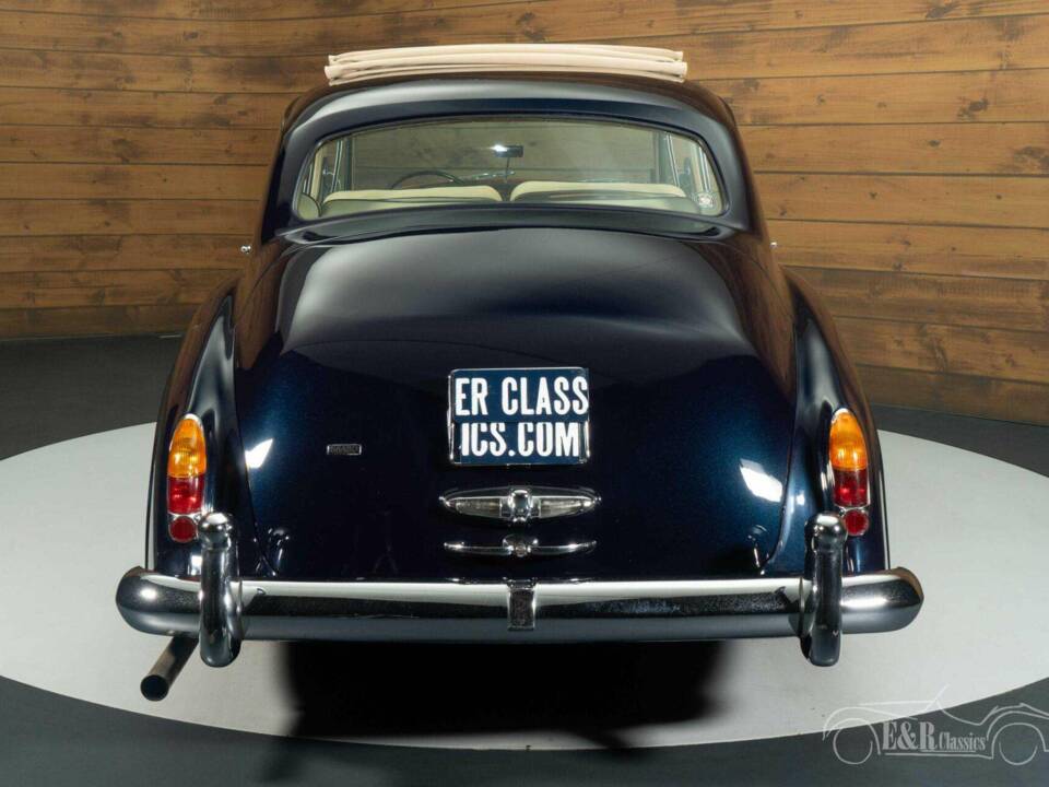 Image 17/19 of Rolls-Royce Silver Cloud III (1965)