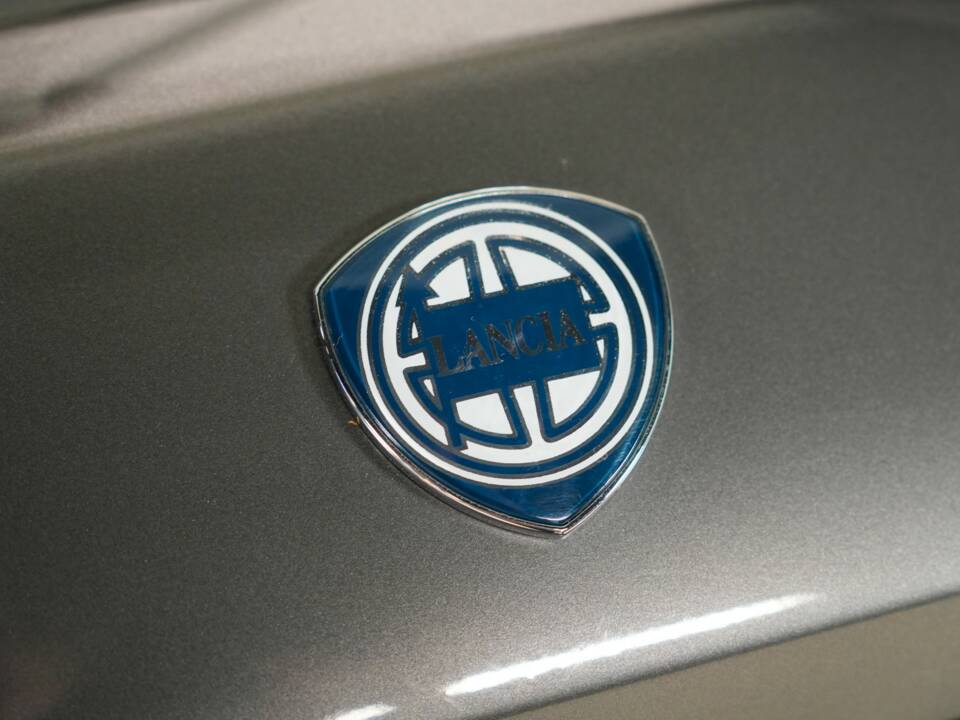 Image 40/46 of Lancia Delta HF Integrale (1988)
