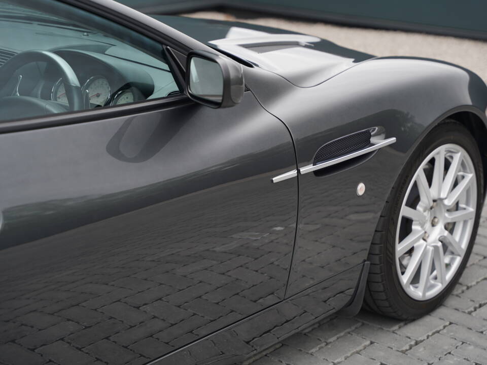 Image 25/50 of Aston Martin V12 Vanquish S (2007)