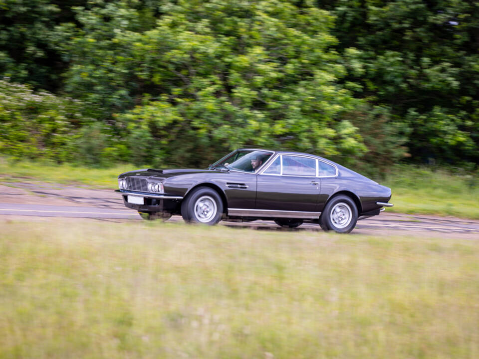 Bild 11/50 von Aston Martin DBS V8 (1971)