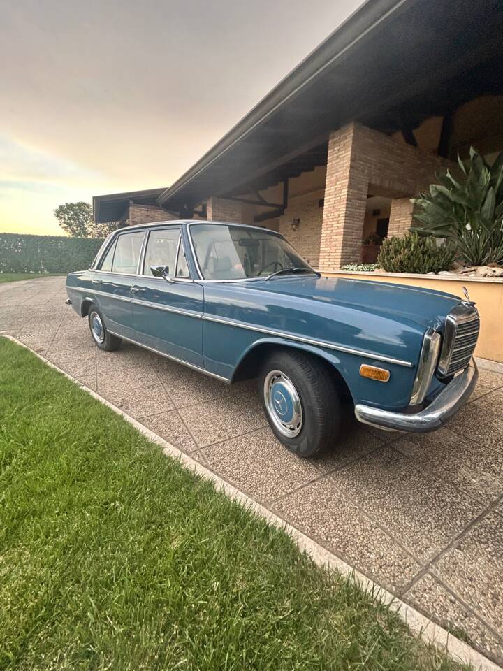 Bild 4/5 von Mercedes-Benz 220 D (1972)