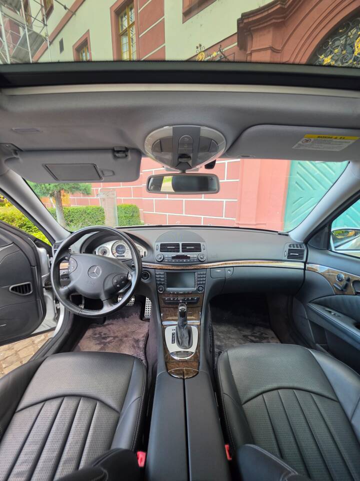 Image 7/13 of Mercedes-Benz E 55 AMG (2006)
