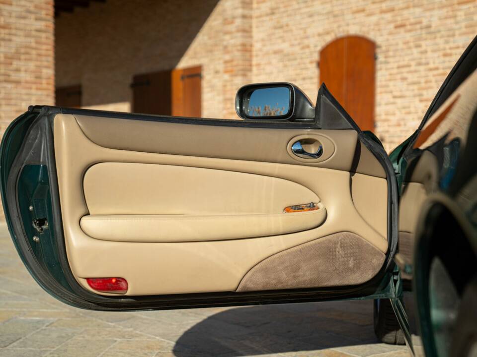 Image 45/50 of Jaguar XK8 4.0 (1998)