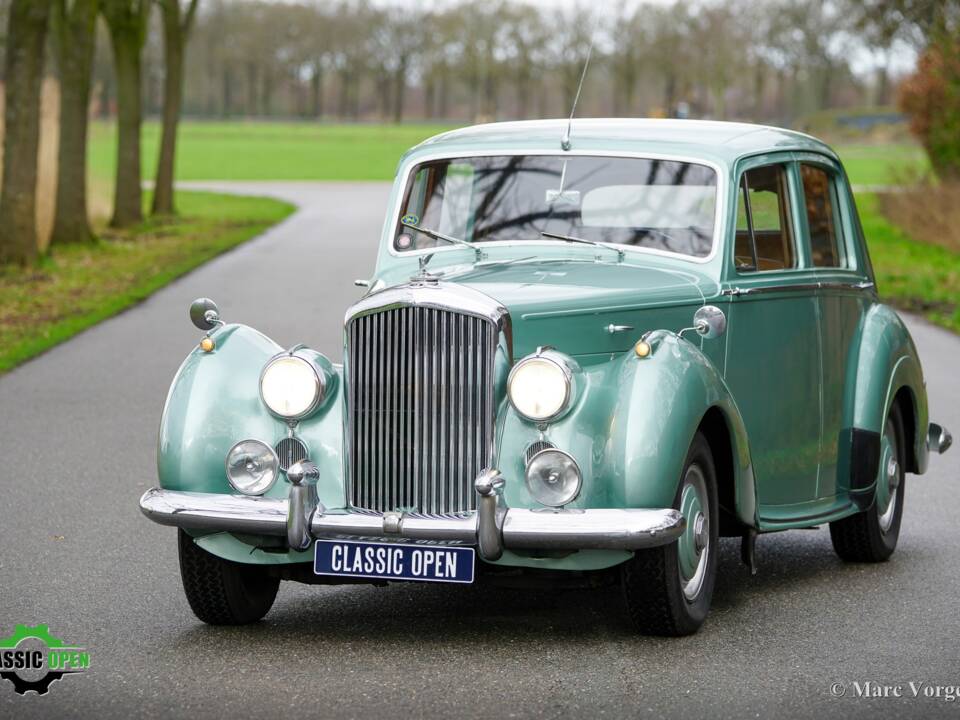 Image 19/46 of Bentley R-Type (1953)