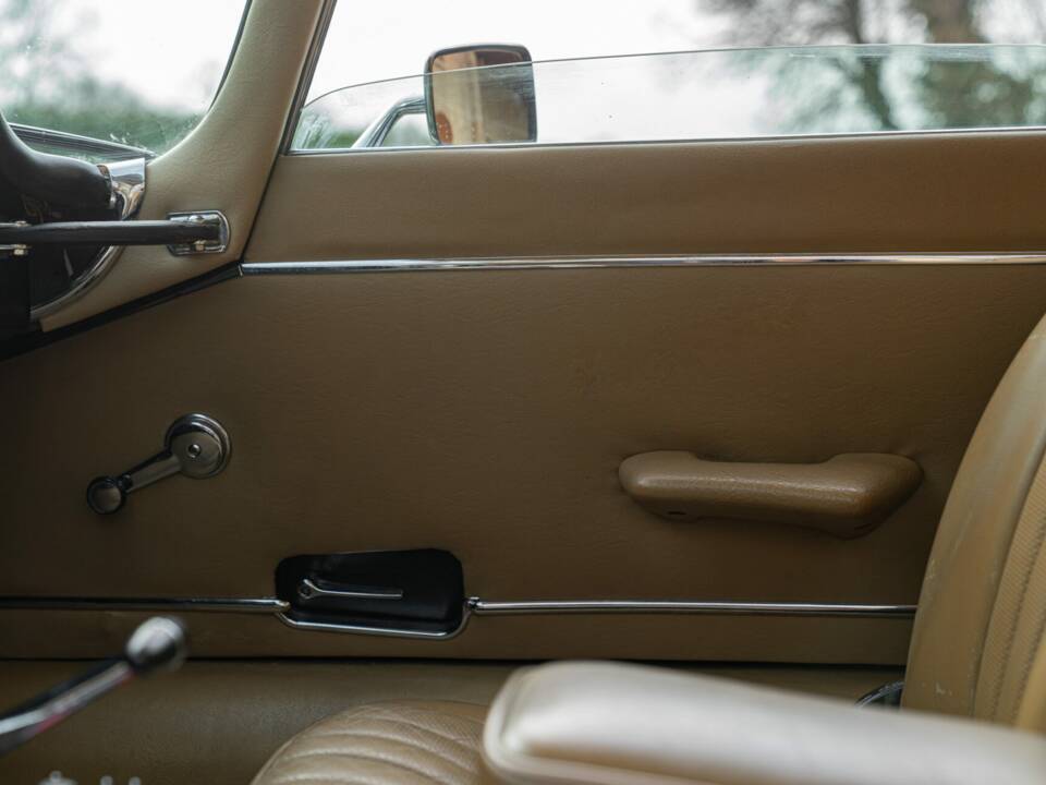 Imagen 35/50 de Jaguar E-Type V12 (2+2) (1971)