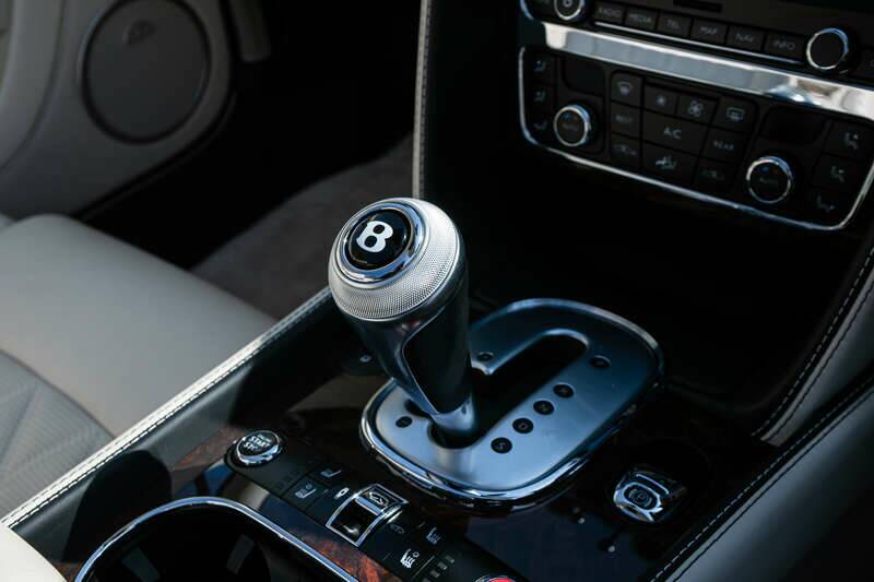 Image 25/38 of Bentley Continental GTC V8 (2013)