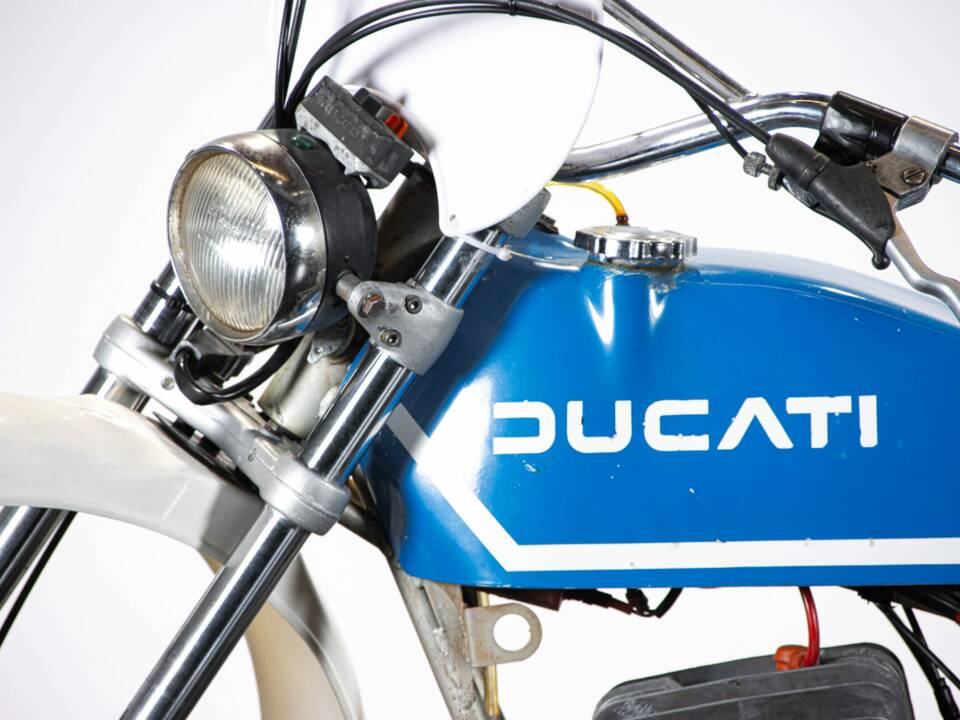 Image 17/50 of Ducati DUMMY (1976)