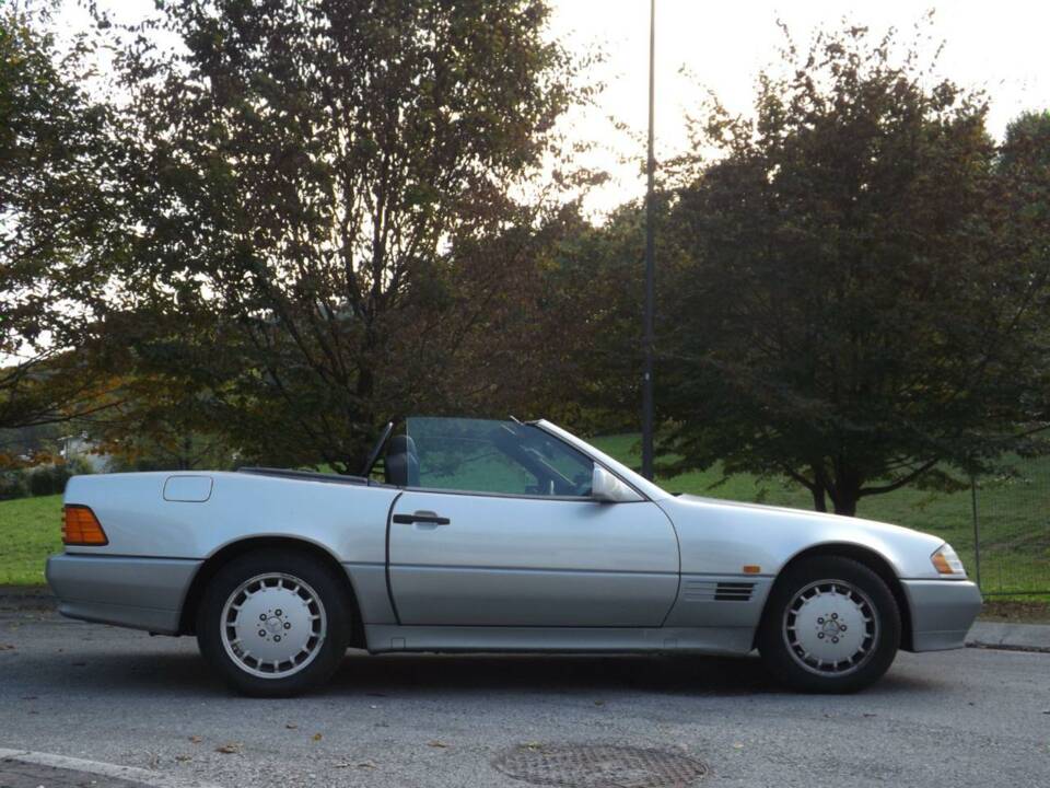 Image 10/50 of Mercedes-Benz SL 280 (1995)