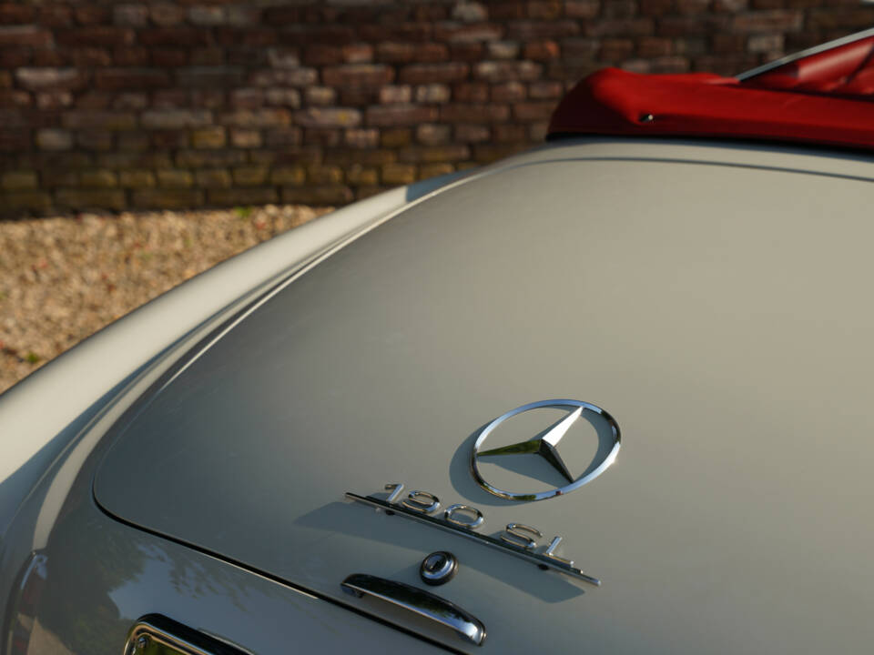 Image 38/50 of Mercedes-Benz 190 SL (1962)
