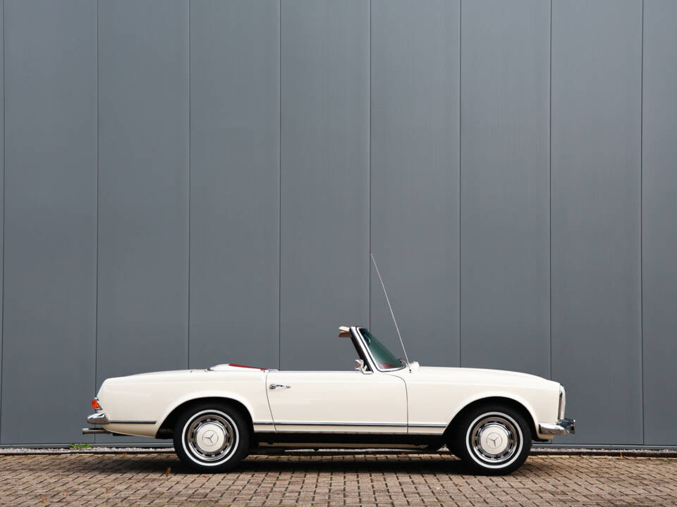 Image 3/56 de Mercedes-Benz 280 SL (1969)