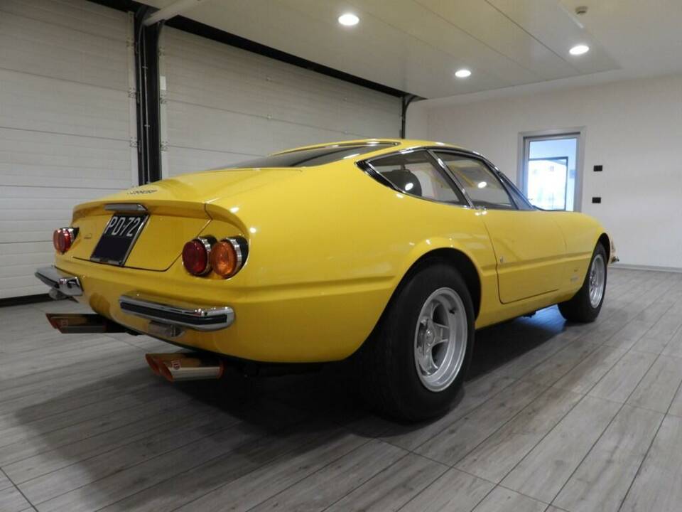 Bild 3/15 von Ferrari 365 GTB&#x2F;4 Daytona (1974)