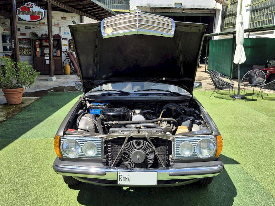 Image 59/71 of Mercedes-Benz 240 D (1980)