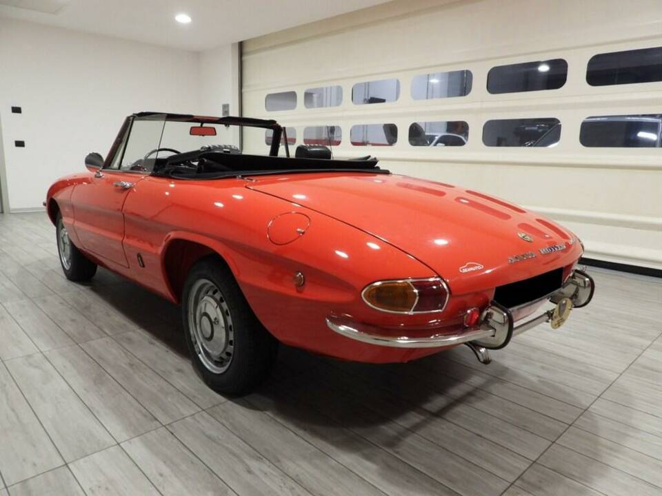 Image 3/15 of Alfa Romeo 1750 Spider Veloce (1969)