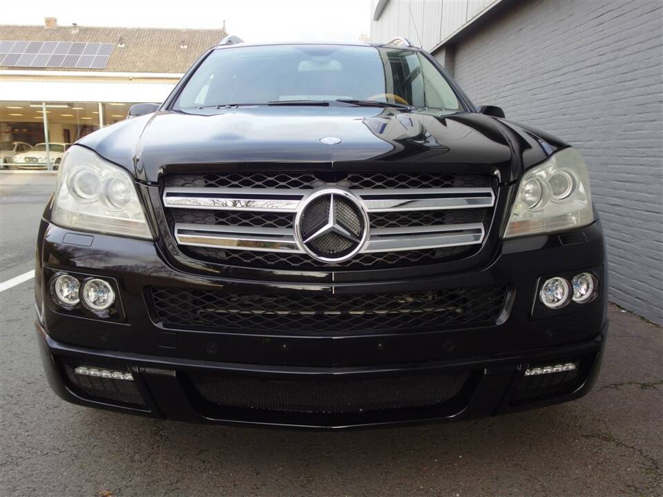 Image 7/99 of Mercedes-Benz GL 550 4MATIC (2009)